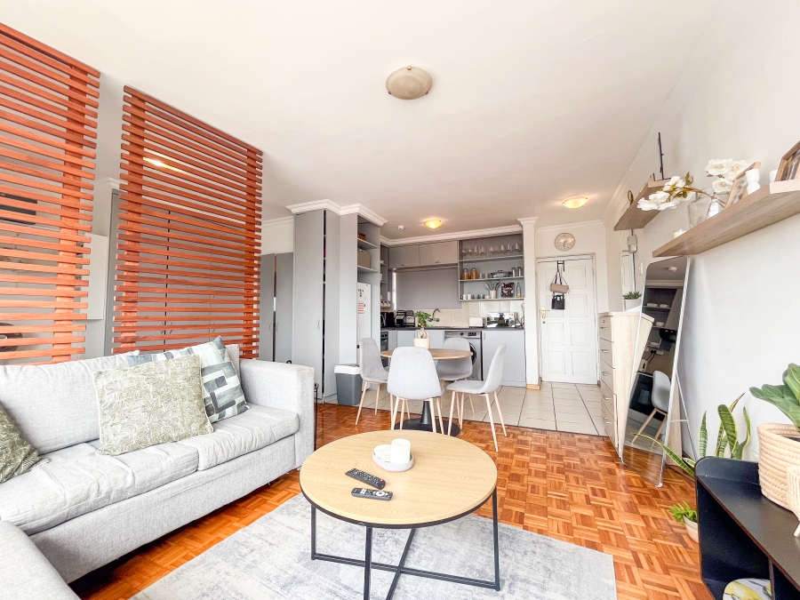 To Let 1 Bedroom Property for Rent in Green Point Western Cape